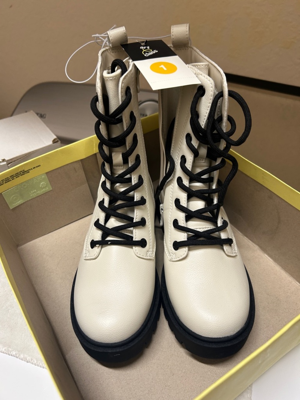 Khari  Cream Lace-Up and side zipper Boots size1
